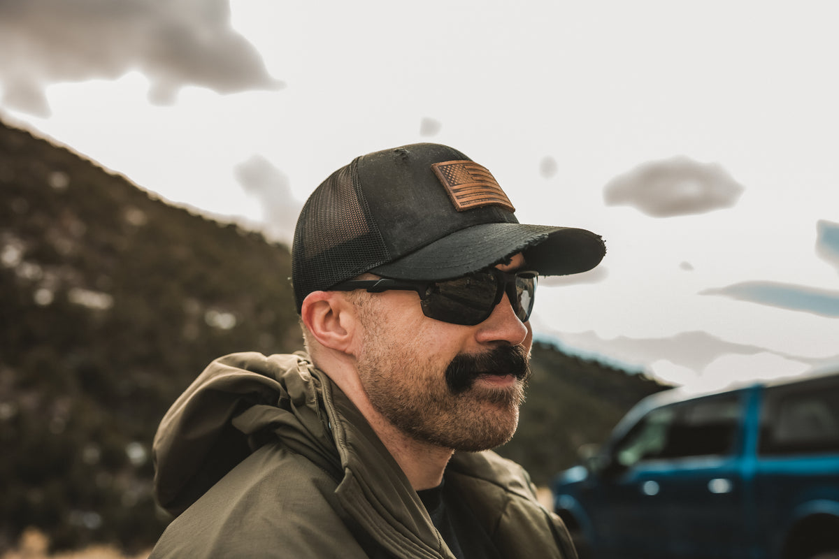 Man wearing the WX Jakl with black lenses
